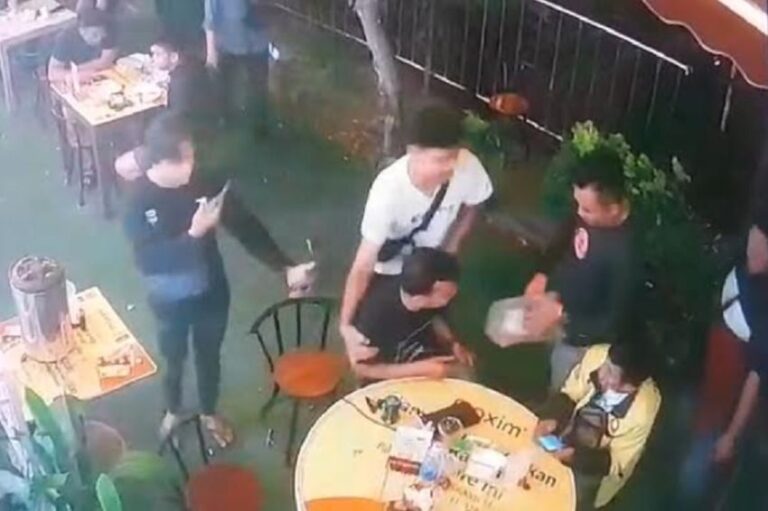Apes! Asyik Main Judi Online di Kafe, 3 Pemuda di Nias Ditangkap Polisi