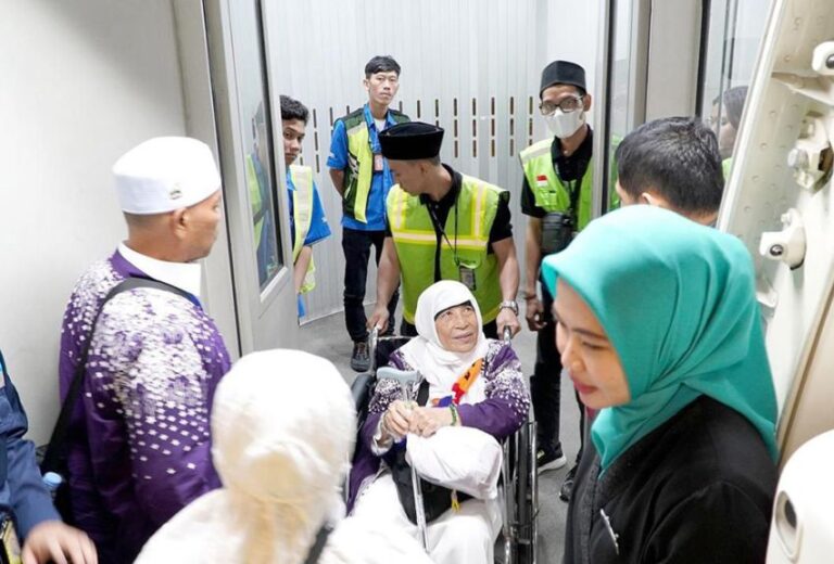 Garuda Indonesia Angkut 3.300 Jemaah Haji Pulang ke Tanah Air