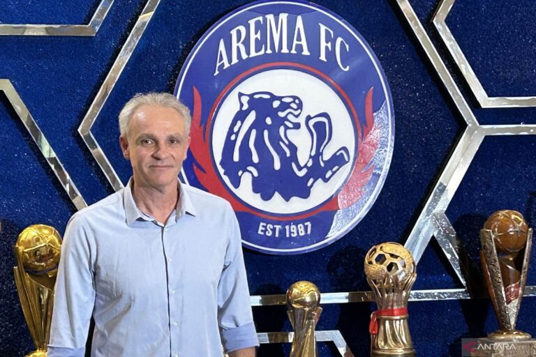 Joel Cornelli ingin Arema FC bermain agresif musim ini