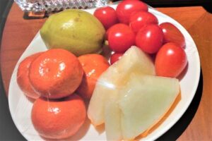 Makan banyak buah dapat menangkal gejala depresi di masa tua