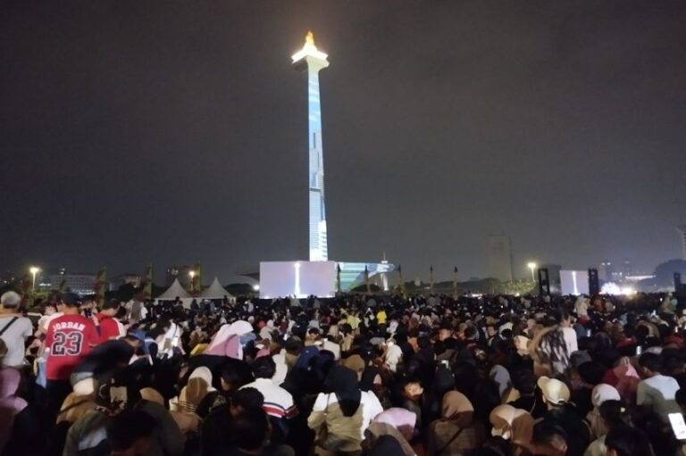 Pesta Perayaan HUT ke-497 Jakarta, Kawasan Monas Dipenuhi Lautan Manusia