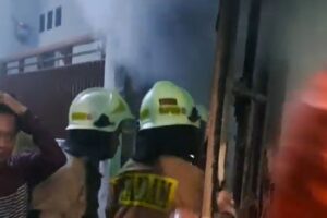 Petugas berhasil padamkan kebakaran rumah di Tambora 