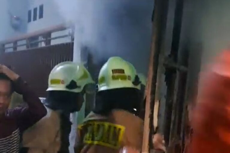 Petugas berhasil padamkan kebakaran rumah di Tambora 