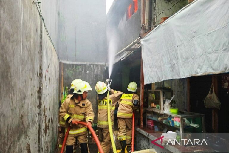 Sepuluh rumah warga hangus akibat kebakaran di Kampung Bali Jakpus