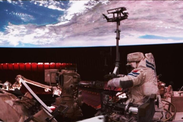Tim taikonaut Shenzhou-18 tuntaskan misi “spacewalk” kedua