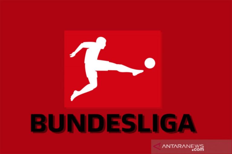 VfB Stuttgart datangkan Ermedin Demirovic dari Augsburg
