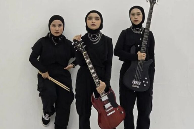Voice of Baceprot Band Indonesia Pertama yang Tampil di Glastonbury Festival 2024
