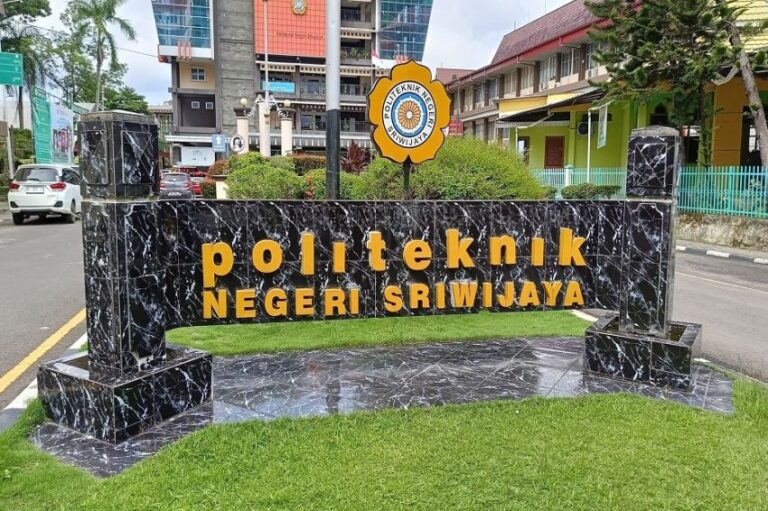 5 Kelebihan Kuliah di Politeknik yang Wajib Diketahui Calon Mahasiswa, Peluang Kerja Luas