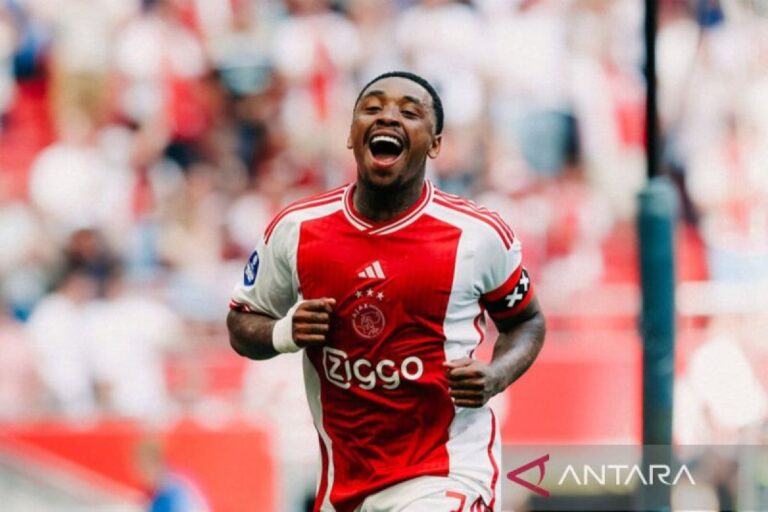 Al-Ittihad resmi datangkan Steven Bergwijn dari Ajax Amsterdam