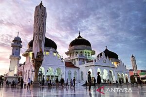 Atlet PON 2024 berdoa di Masjid Baiturrahman sebelum berlaga