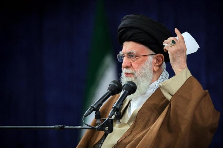 Ayatollah Khamenei Ratapi Kematian Nasrallah: Rezim Zionis Israel Biadab!