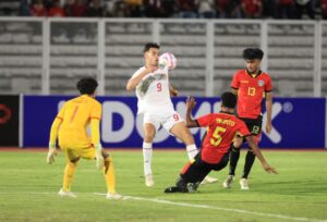 Babak 1, Indonesia Unggul 2-0 dari Timor Leste lewat Gol Jens Raven dan Risqi Afrisal