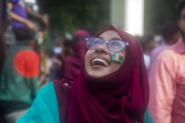 Bagaimana Revolusi Gen Z Pertama di Dunia yang Sukses Menggulingkan Diktator Bangladesh?