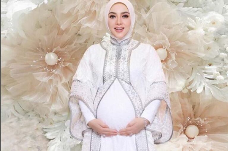 Bayi Syahrini Aktif Gerak Tiap Kali Diajak Salat Tahajud