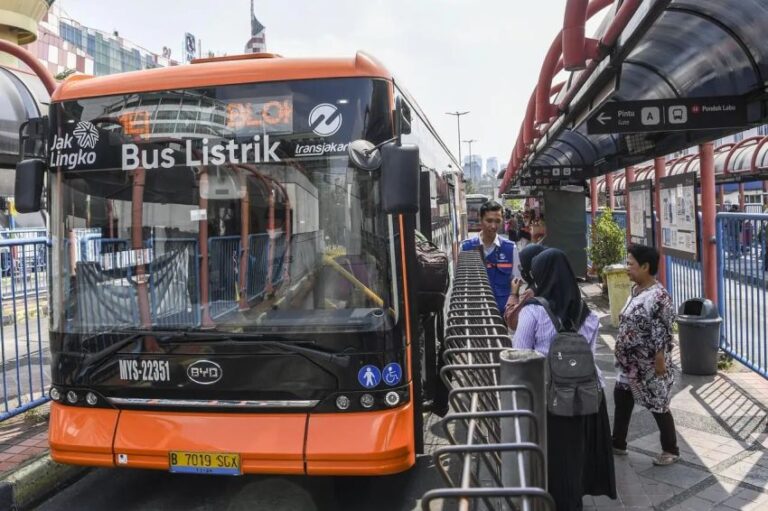 Bye-bye Bus Berasap! Pemerintah Gencar Dorong Transportasi Umum Full Listrik