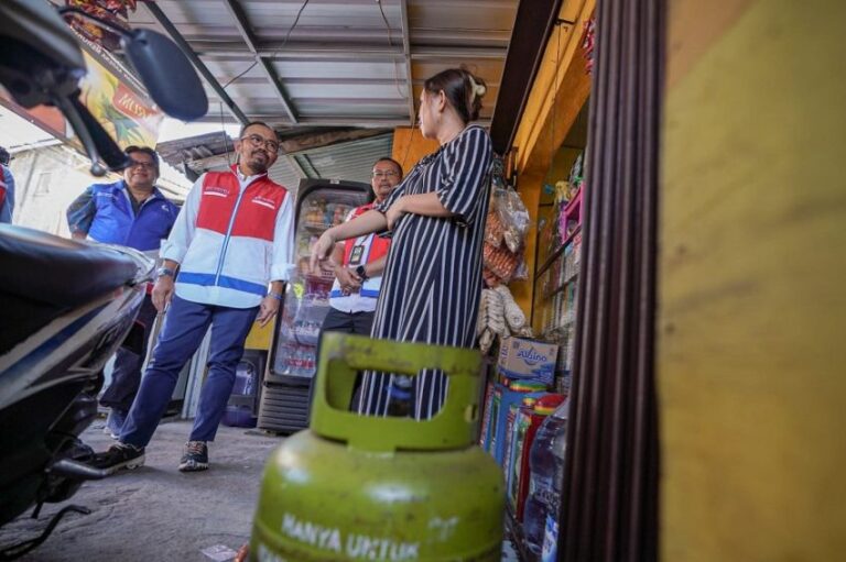 Dirut Pertamina Patra Niaga Pastikan Penyaluran LPG 3 Kg di Tangsel Lancar