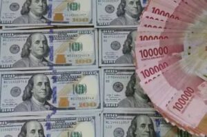 Dolar Makin Terpuruk, Rupiah Ditutup Menguat ke Rp15.102