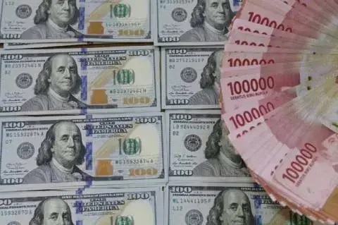 Dolar Makin Terpuruk, Rupiah Ditutup Menguat ke Rp15.102