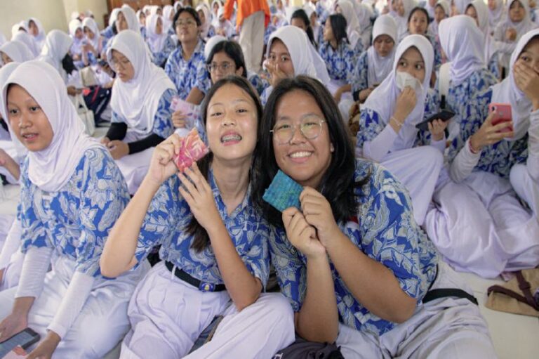 Dosen Unika Atma Jaya Edukasi Remaja Perempuan tentang Kesehatan Reproduksi