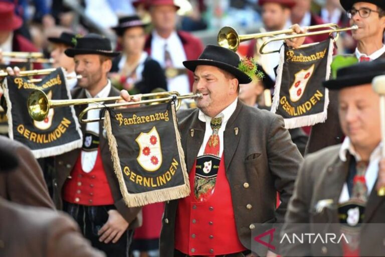 Festival bir Jerman Oktoberfest resmi dibuka di Munich