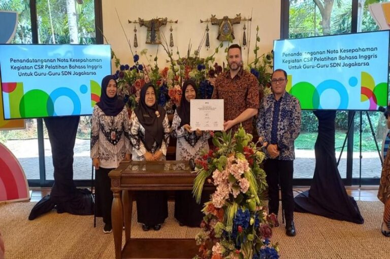 Hadirkan Center Ke-100, EF Kids & Teens Asah Kemampuan Bahasa Inggris Guru Sekolah