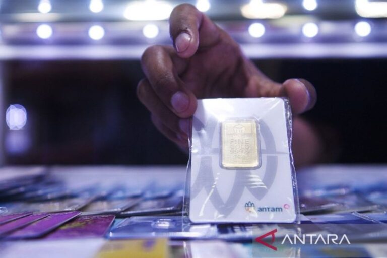 Harga emas Antam turun Rp8.000, jadi Rp1,419 juta per gram