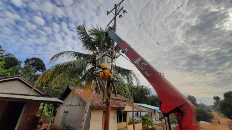 HUT ke-79 RI, Realisasi PMN ke PLN Merdekakan Listrik Bagi 7 Desa Pelosok Bengkayang