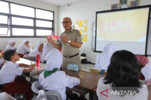 Inspektorat Jaktim berikan pendidikan antikorupsi kepada siswa SD