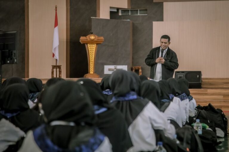 Jadi Pemateri PKKMB Untirta, Andra Soni Gunakan Outfit Produk Lokal