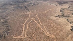 Jejak Manusia Raksasa Terungkap di Ukiran Geoglyph Australia