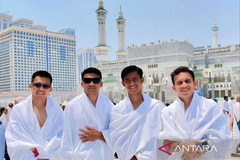 Jelang laga lawan Arab Saudi, 14 pemain timnas jalani umrah