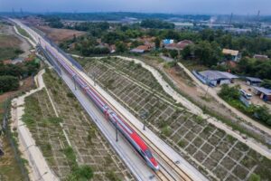 Kereta Cepat Whoosh Delay Imbas Gempa, Tiket Dikembalikan 100%