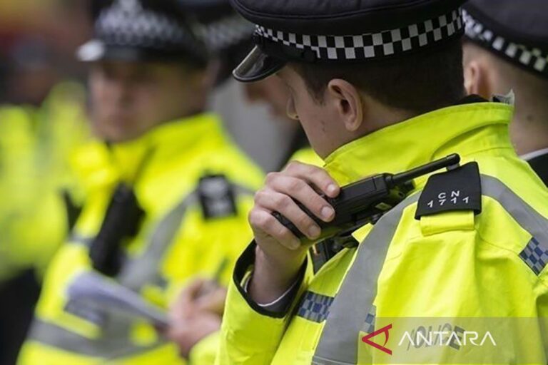 Kerusuhan sayap kanan sebabkan bentrok warga dan polisi di Sunderland