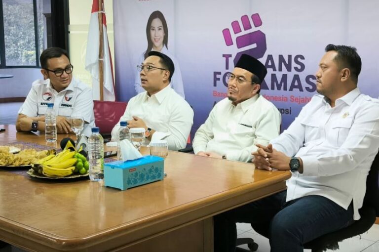 Kompak Kemeja Putih, Ridwan Kamil – Suswono Sowan ke Partai Perindo Jakarta