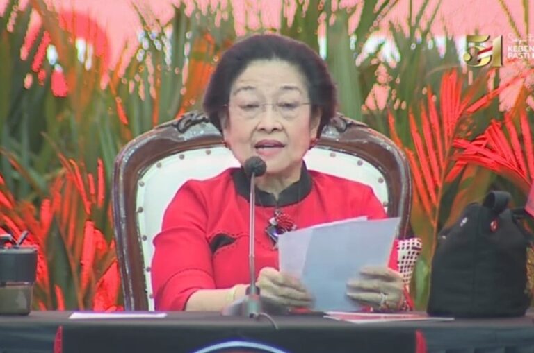 Megawati ke Airin Rachmi Diany: Nanti Mesti Pakai Merah Hitam Lho