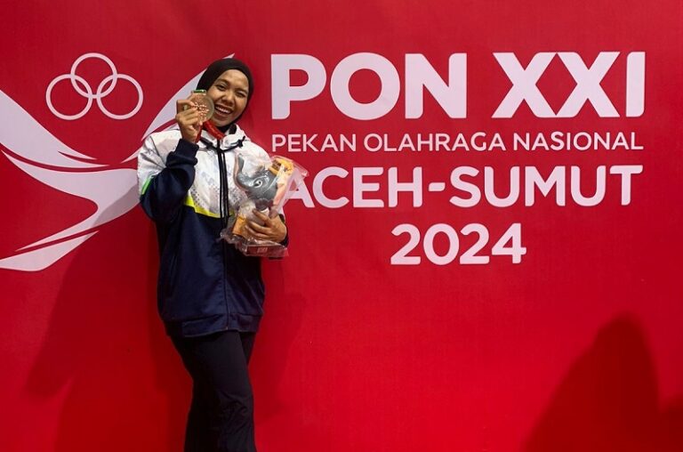 Meraih Prestasi Akademik dan Olahraga, Kisah Inspiratif dari Poltekesos Bandung ke PON XXI 2024