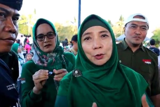 Merakyat, Sitti Rohmi Djalillah Saksikan Atraksi Budaya Peresean di Lombok Tengah