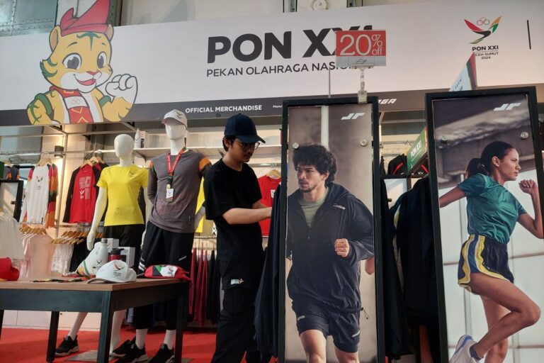 Merchandise PON 2024 tersedia di Pos Bloc Medan