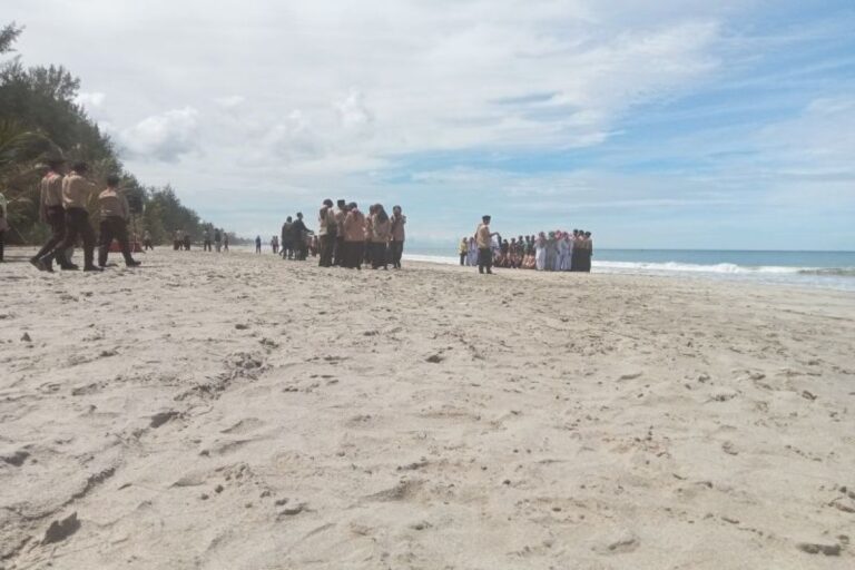 Pemkab Pasaman Barat rekomendasikan tiga pantai bagi wisatawan