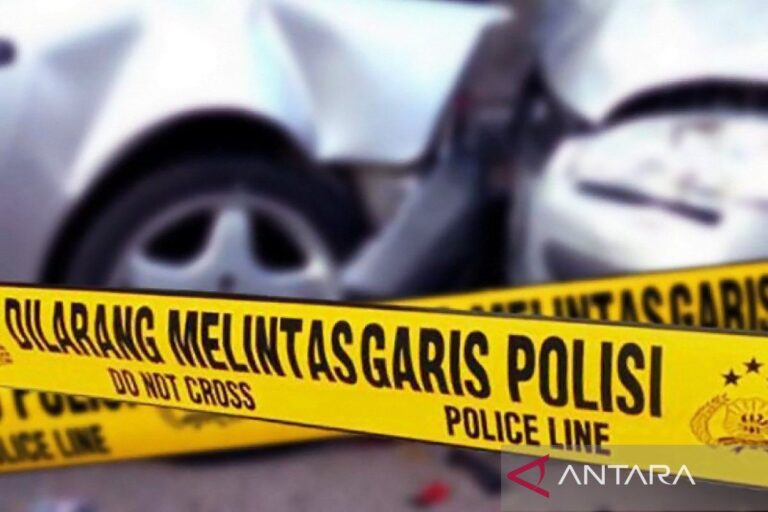 Pengendara motor tewas akibat menabrak mobil boks di Pondok Kopi