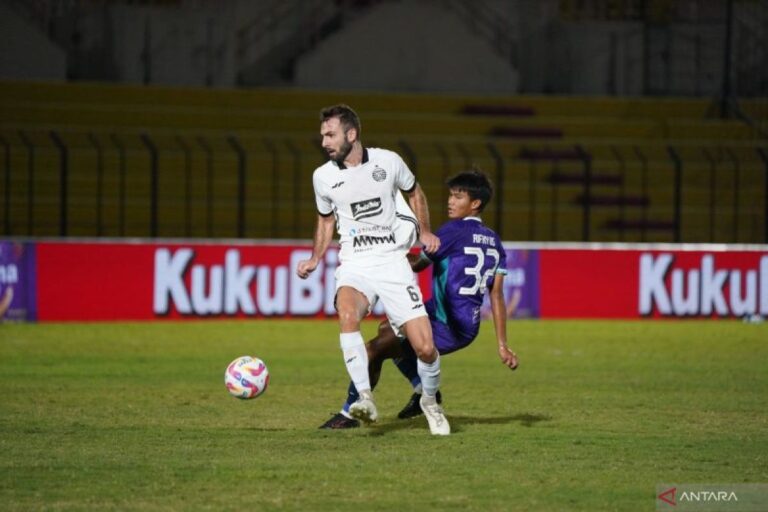 Persita bermain imbang tanpa gol saat menjamu Persija