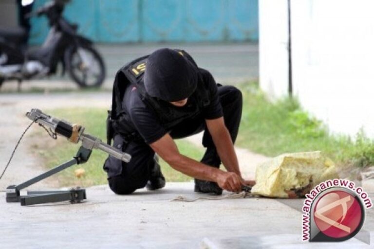 Polisi selidiki temuan koper di dekat Kota Tua