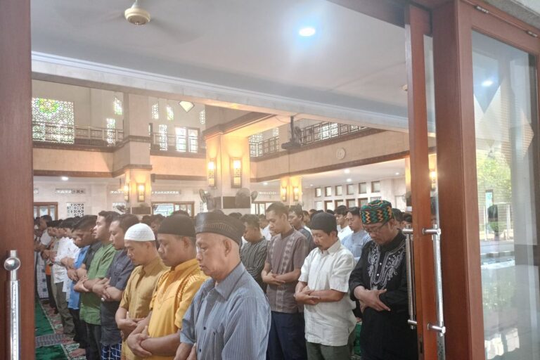 Ratusan orang ikuti Shalat Idul Adha di Masjid Kantor Wali Kota Jakpus