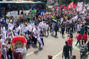 Ribuan Orang Iringi RK-Suswono Daftar KPUD Jakarta