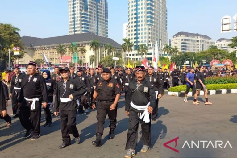 Ribuan pesilat PSHT “long march” dari Monas hingga Bundaran HI