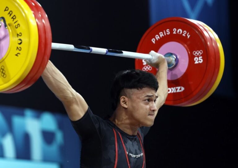 Rizki Juniansyah Rebut Emas Angkat Besi Olimpiade Paris 2024