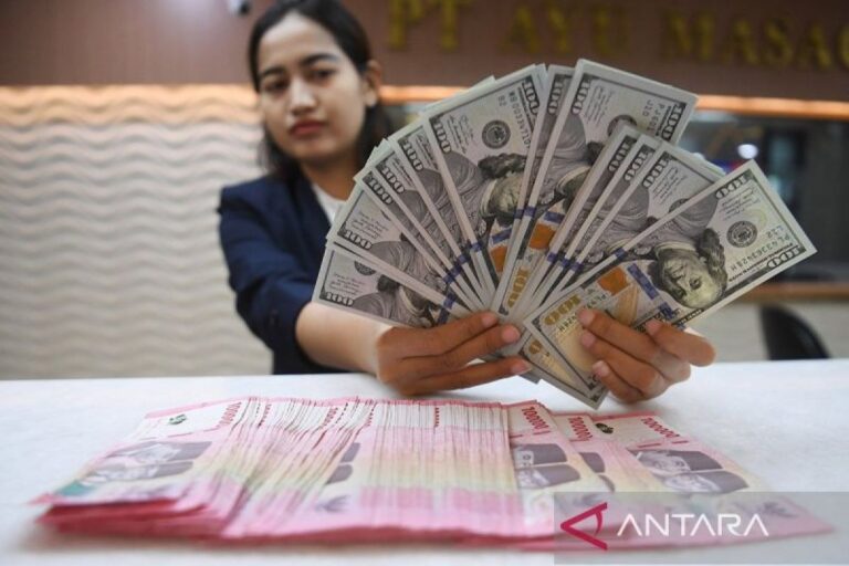 Rupiah melemah seiring pasar menantikan rilis klaim pengangguran AS