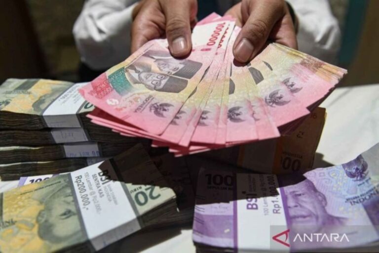 Rupiah meningkat sejalan dengan BI tahan suku bunga BI-Rate 