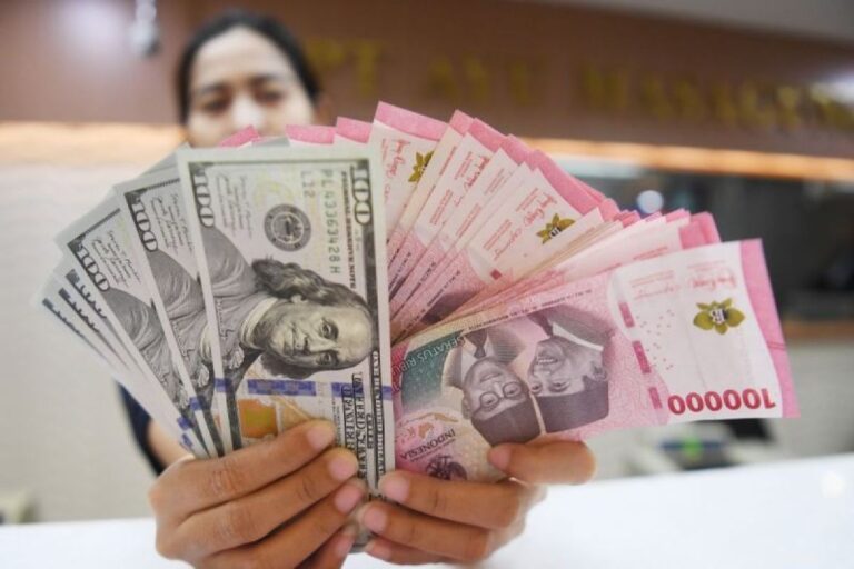 Rupiah tertekan setelah rilis pertumbuhan China yang lebih rendah 