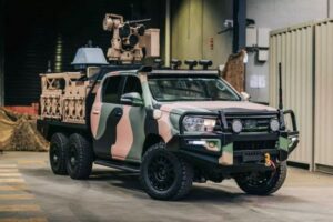 Siap Tempur, Toyota Hilux Disulap Menjadi Truk Militer 6×6